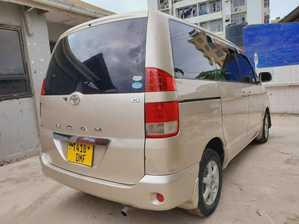 toyota-noah-tanzania.webp